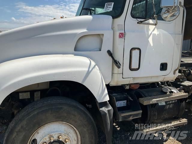 Mack CX613 شاحنات لوادر