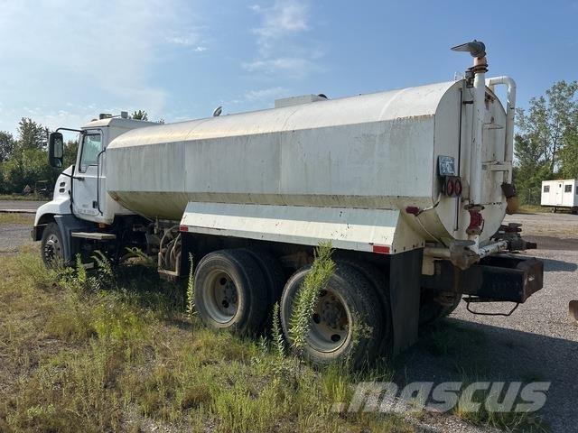 Mack CXN612 صهاريج مياه