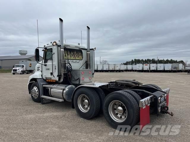 Mack CXN613 وحدات الجر