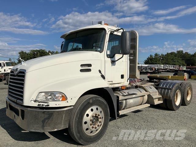 Mack CXN613 وحدات الجر