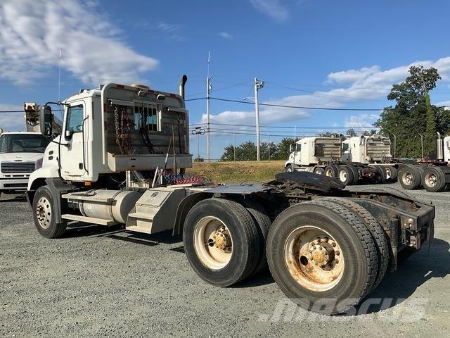 Mack CXN613 وحدات الجر