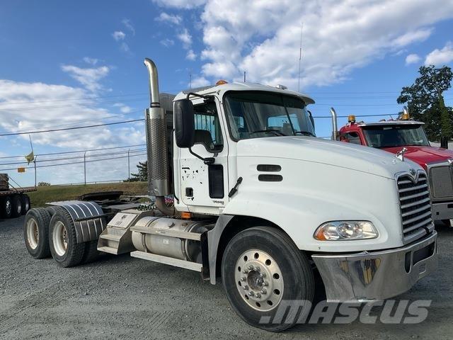 Mack CXN613 وحدات الجر