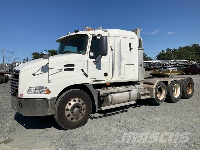 Mack CXN613 وحدات الجر