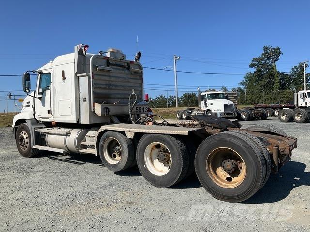 Mack CXN613 وحدات الجر
