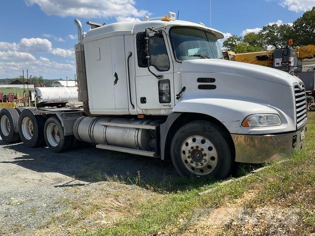 Mack CXN613 وحدات الجر