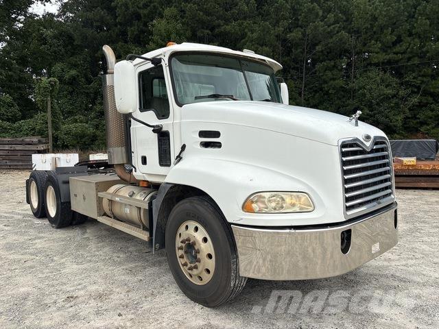 Mack CXN613 وحدات الجر