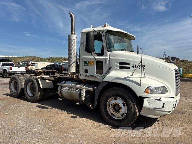Mack CXN613 وحدات الجر