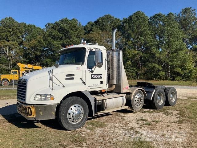 Mack CXN613 وحدات الجر