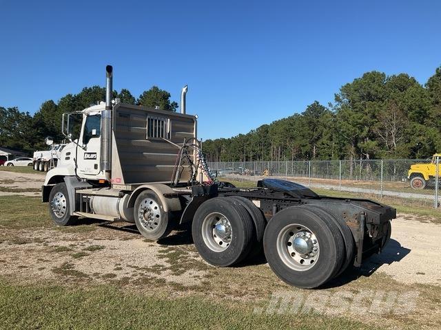 Mack CXN613 وحدات الجر