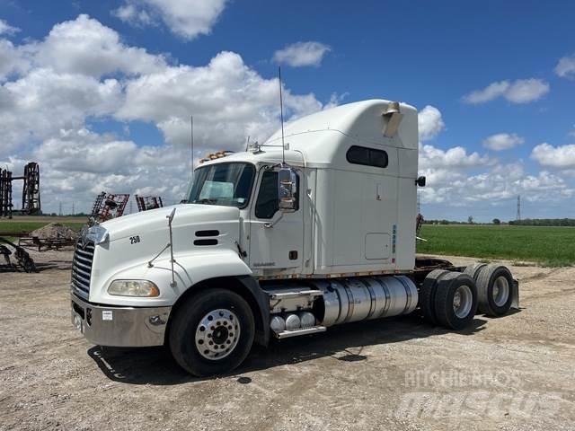 Mack CXU600 وحدات الجر