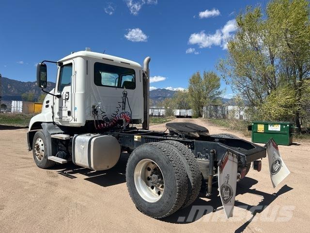 Mack CXU612 وحدات الجر