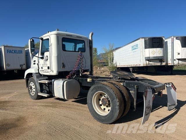 Mack CXU612 وحدات الجر