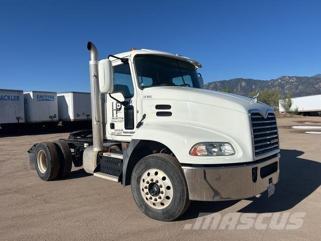 Mack CXU612 وحدات الجر