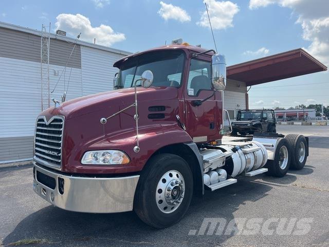 Mack CXU612 وحدات الجر