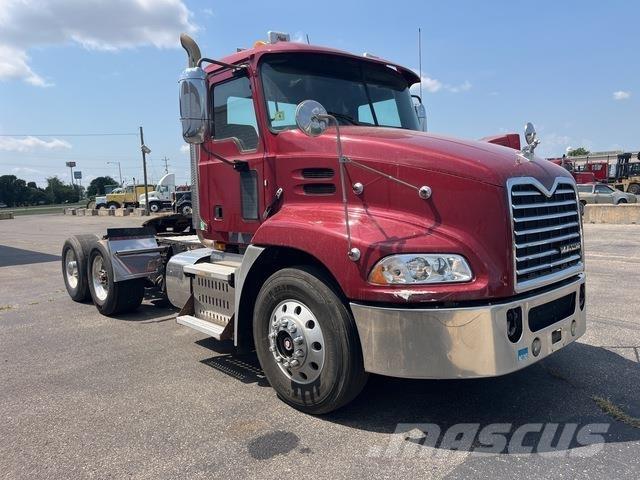 Mack CXU612 وحدات الجر