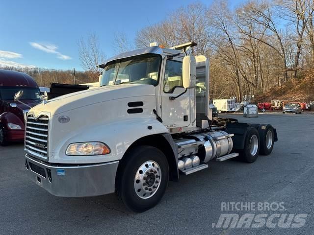 Mack CXU613 وحدات الجر