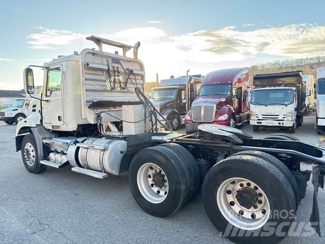 Mack CXU613 وحدات الجر