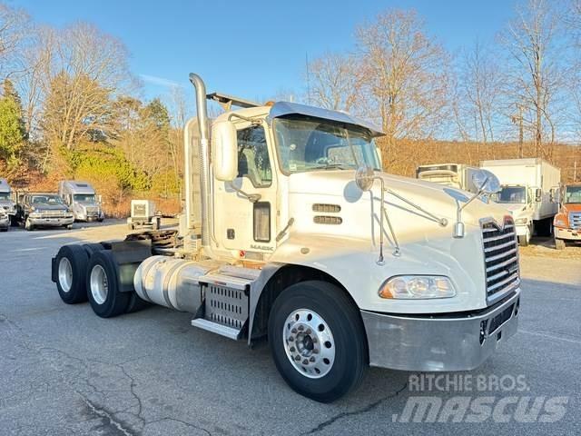 Mack CXU613 وحدات الجر
