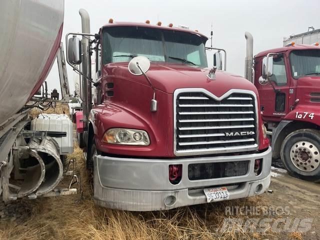 Mack CXU613 وحدات الجر