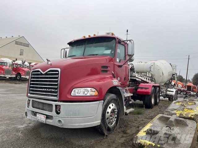 Mack CXU613 وحدات الجر