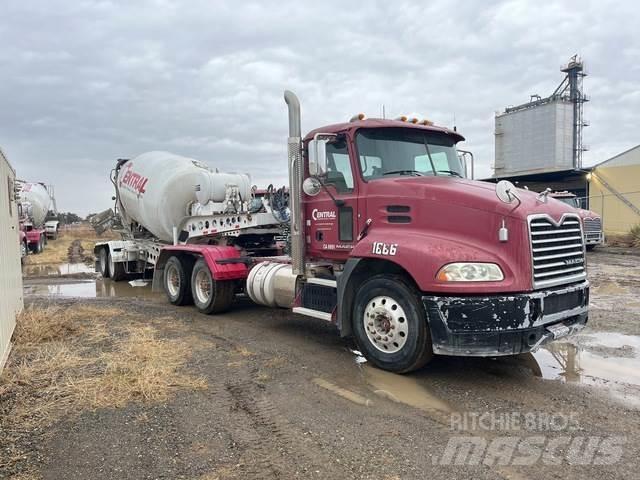 Mack CXU613 وحدات الجر