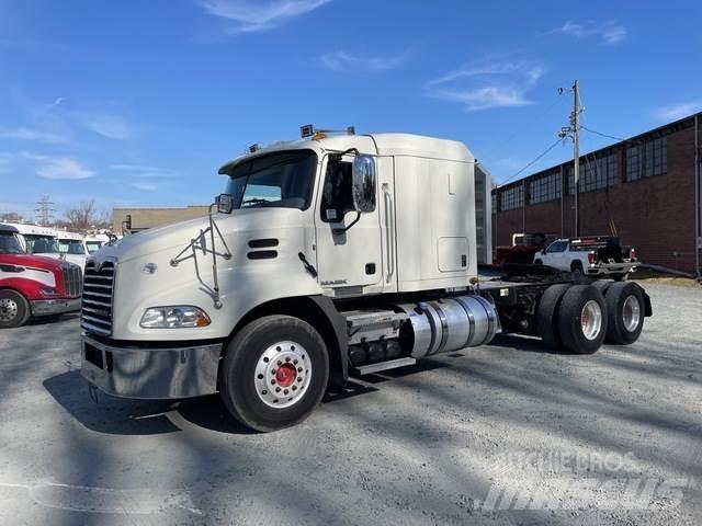 Mack CXU613 وحدات الجر