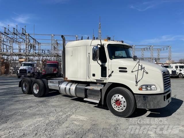 Mack CXU613 وحدات الجر