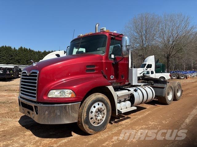 Mack CXU613 وحدات الجر