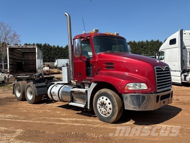 Mack CXU613 وحدات الجر