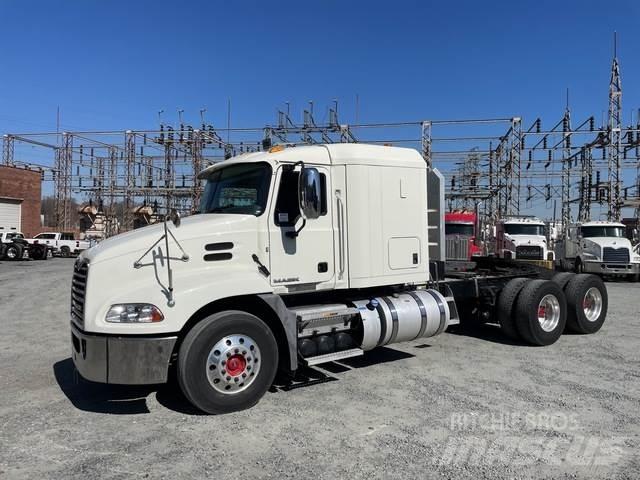 Mack CXU613 وحدات الجر