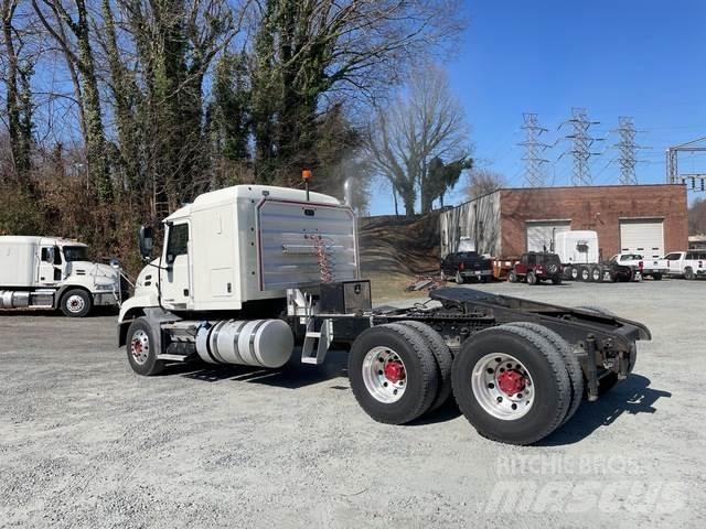 Mack CXU613 وحدات الجر