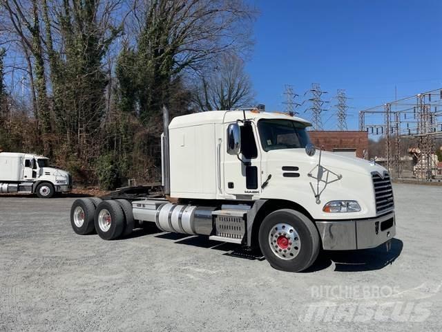 Mack CXU613 وحدات الجر