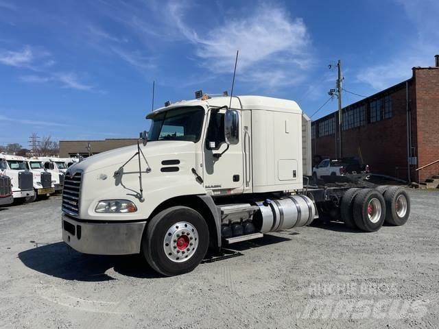 Mack CXU613 وحدات الجر
