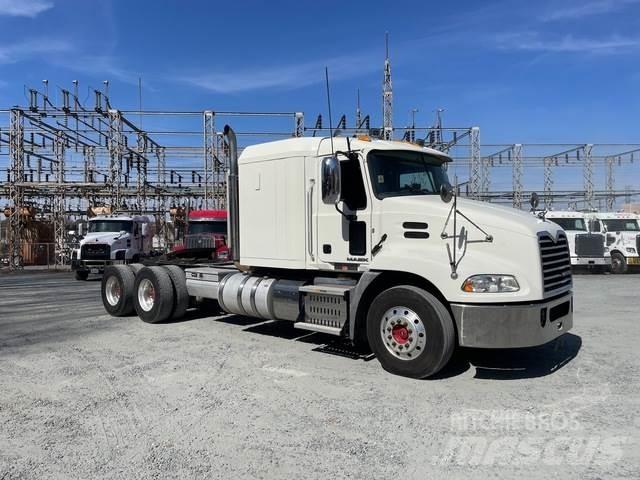 Mack CXU613 وحدات الجر