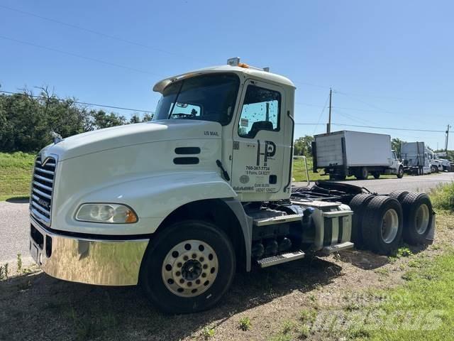 Mack CXU613 وحدات الجر