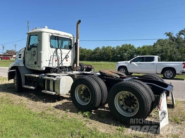 Mack CXU613 وحدات الجر
