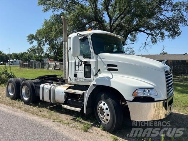 Mack CXU613 وحدات الجر