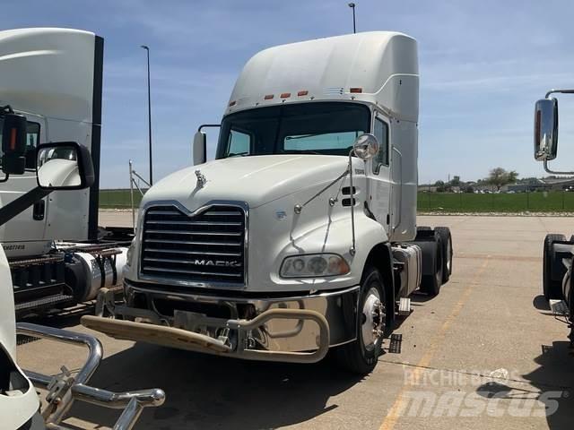 Mack CXU613 وحدات الجر