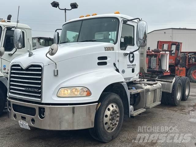 Mack CXU613 وحدات الجر