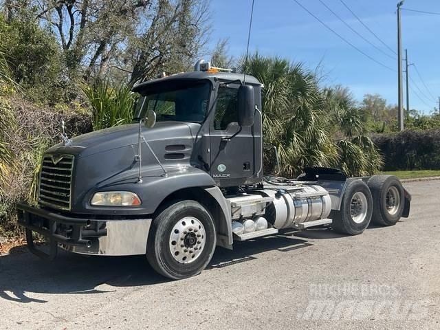 Mack CXU613 وحدات الجر