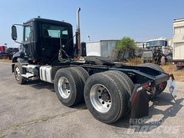 Mack CXU613 وحدات الجر