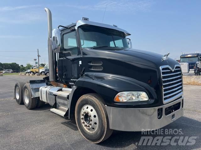 Mack CXU613 وحدات الجر