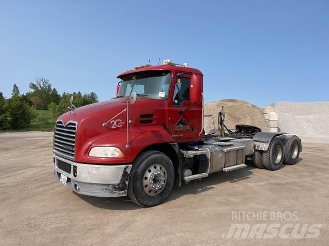 Mack CXU613 وحدات الجر