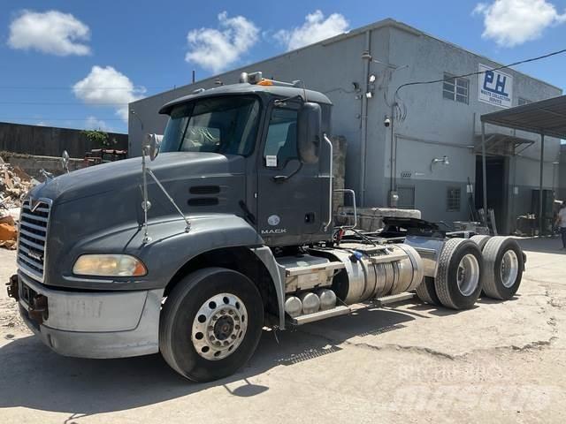 Mack CXU613 وحدات الجر
