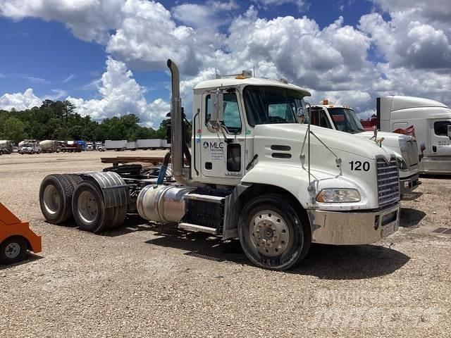 Mack CXU613 وحدات الجر