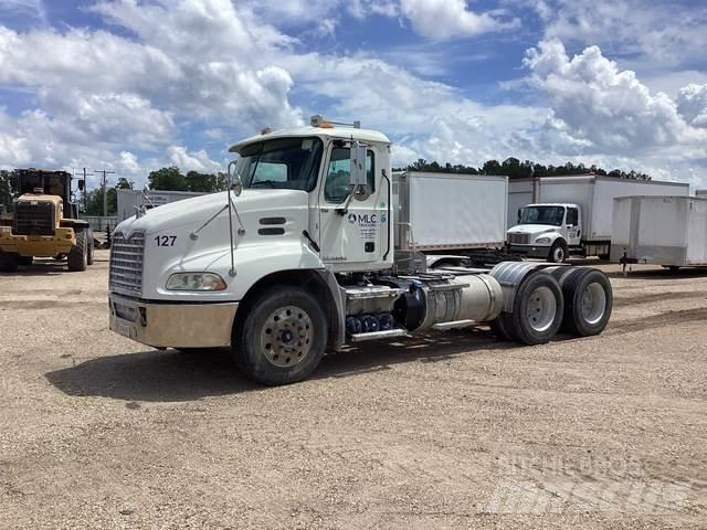 Mack CXU613 وحدات الجر