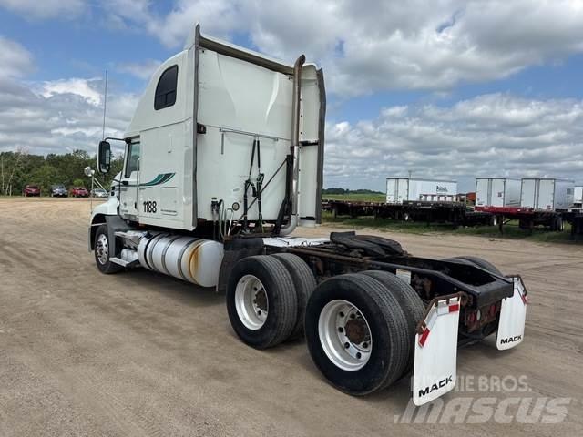 Mack CXU613 وحدات الجر