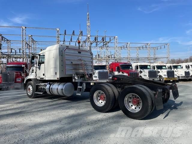 Mack CXU613 وحدات الجر