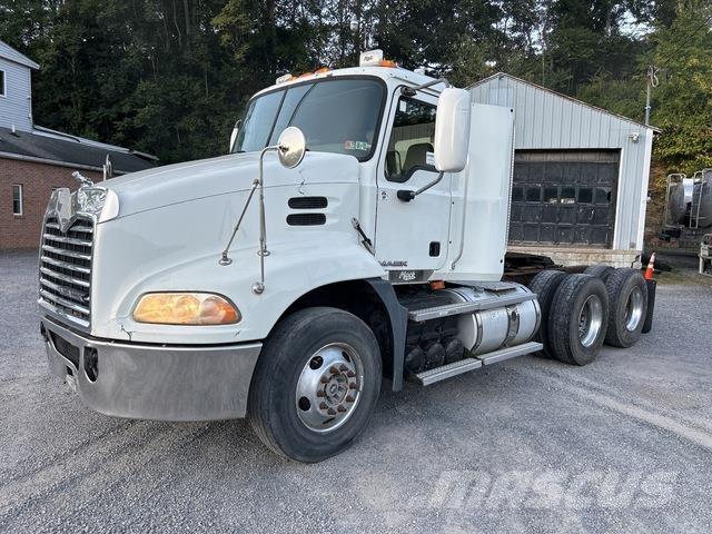 Mack CXU613 وحدات الجر