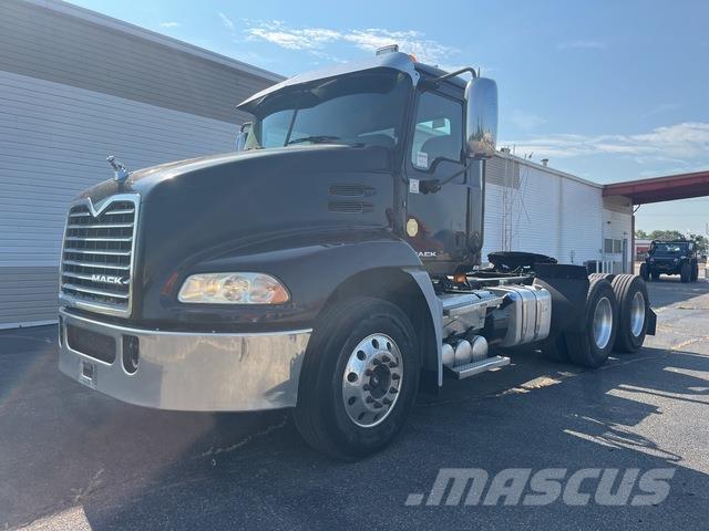 Mack CXU613 وحدات الجر